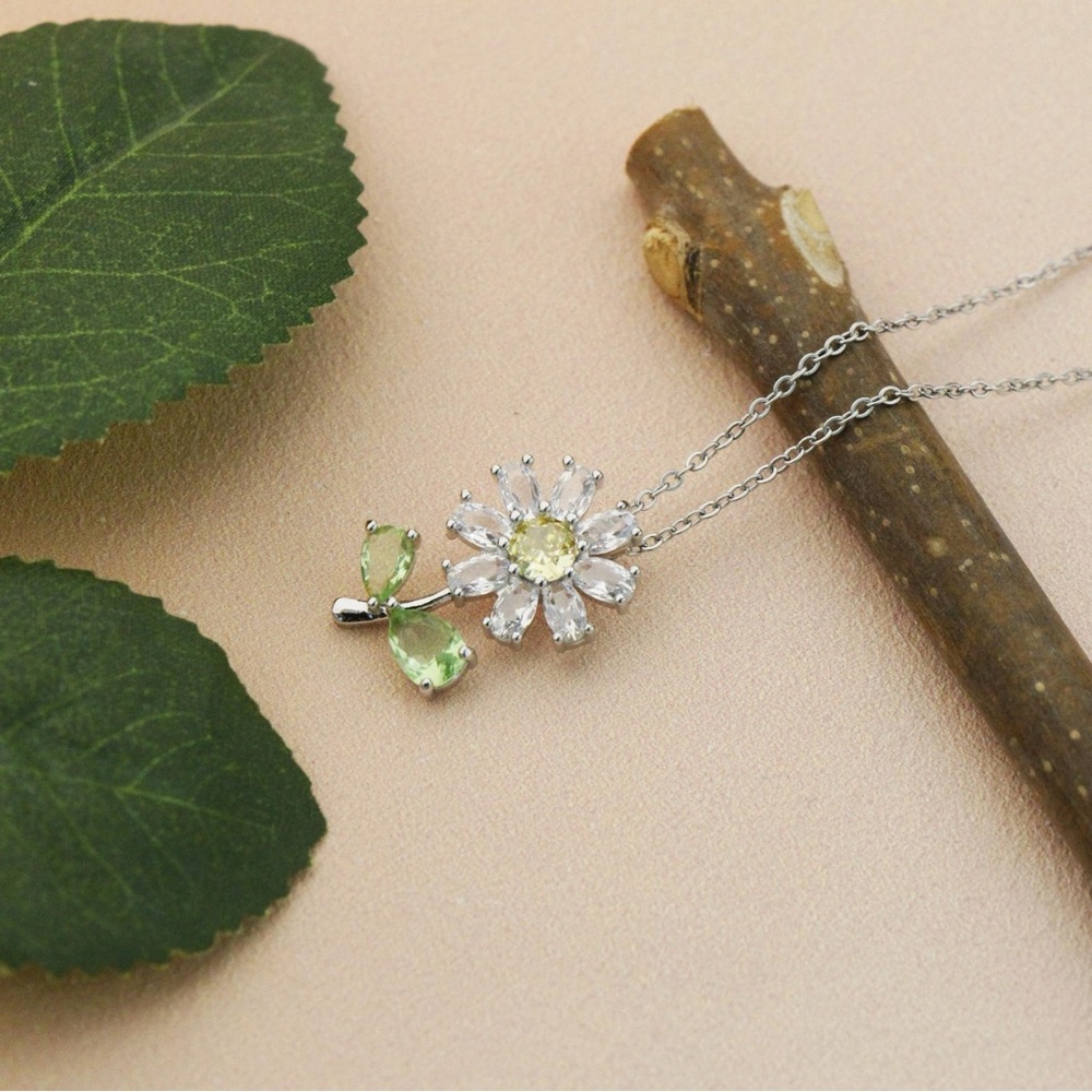 Elegant Silver and Green Flower Pendant Necklace